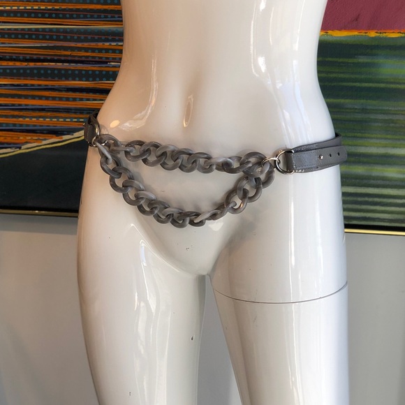 Trendy Patent and Chunky Chain Belt - Picture 3 of 12